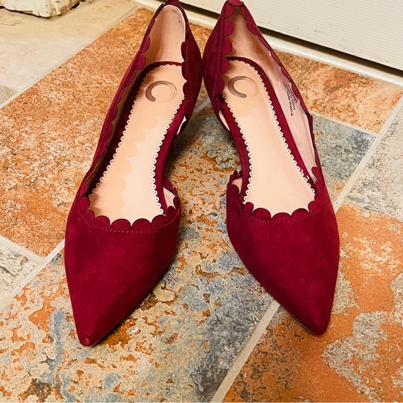 👠Gorgeous Scalloped D’Orsay Style Kitten Heel Felt/Suede-like Burgundy Pumps! - Picture 6 of 15